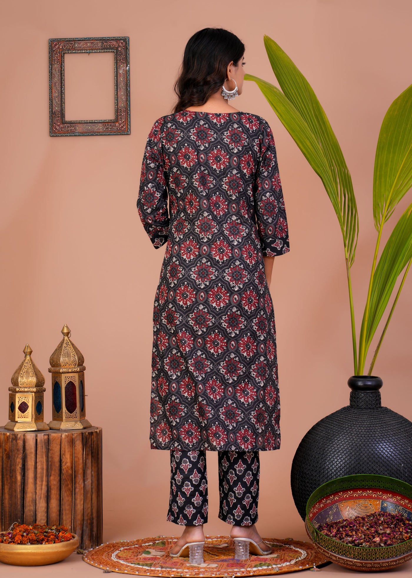 ETHENIC BAGRU BLACK STITCHED COTTON SUIT WITH COTTON DUPATTA ( BTSJ 9014 )